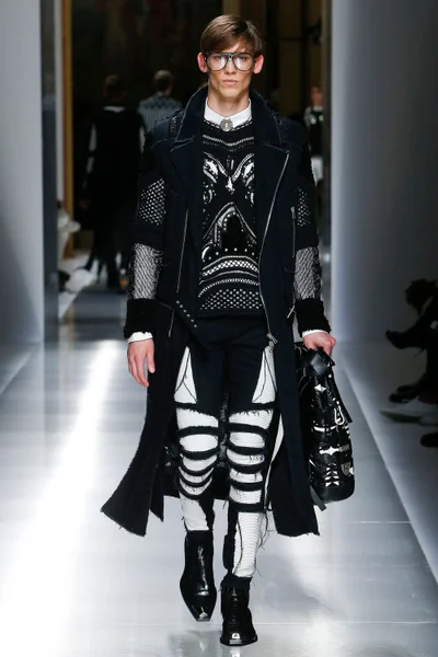Look 12
